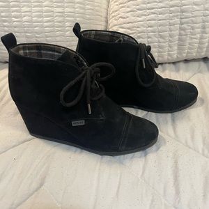 Women’s wedge booties size 8